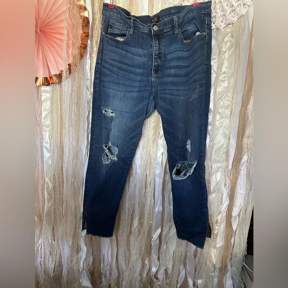 #32 Judy Blue 1XL Skinny Fit Split raw cuff SUPER CUTE